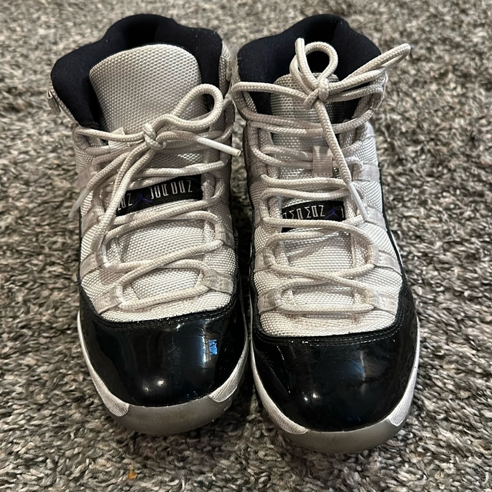 Boys, Jordan, basketball shoes size 2.5 youth